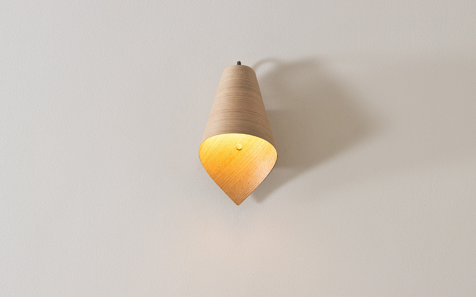 Keel Wall Light