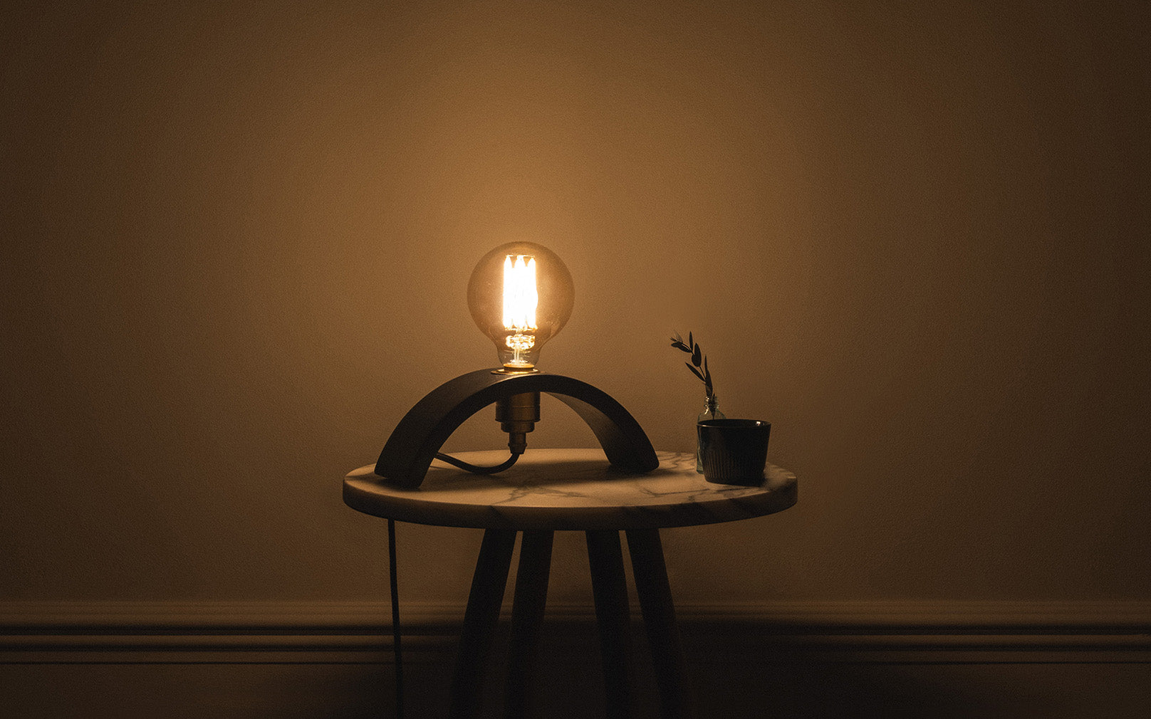 Noctis Archer Table Light