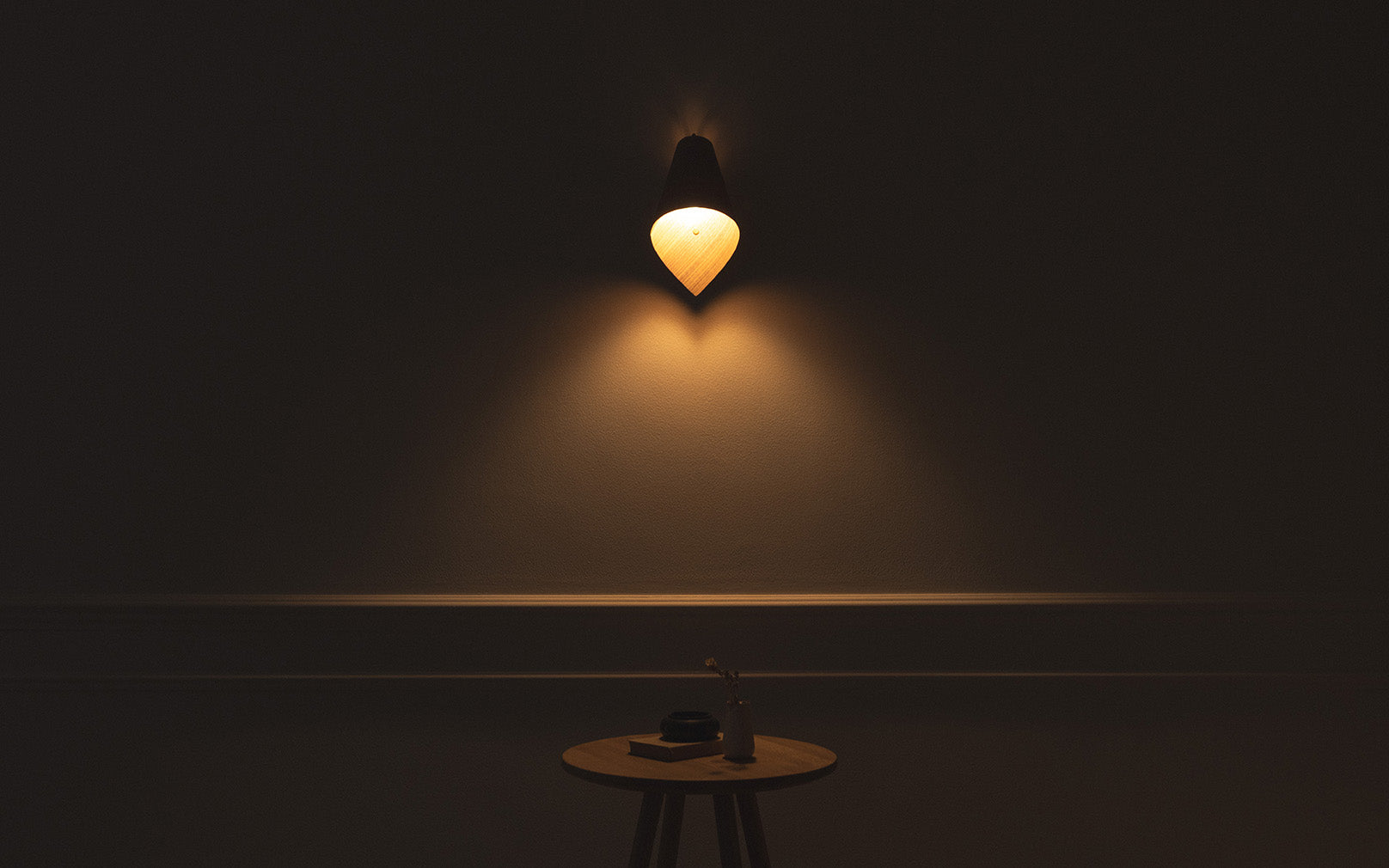Keel Wall Light