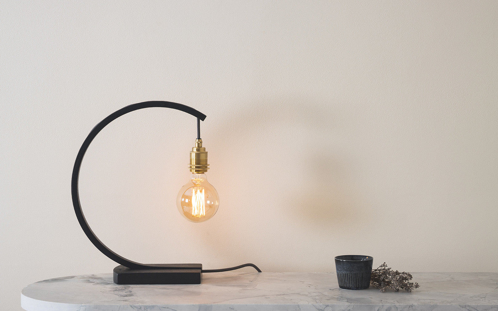 Noctis Hanter Table Light