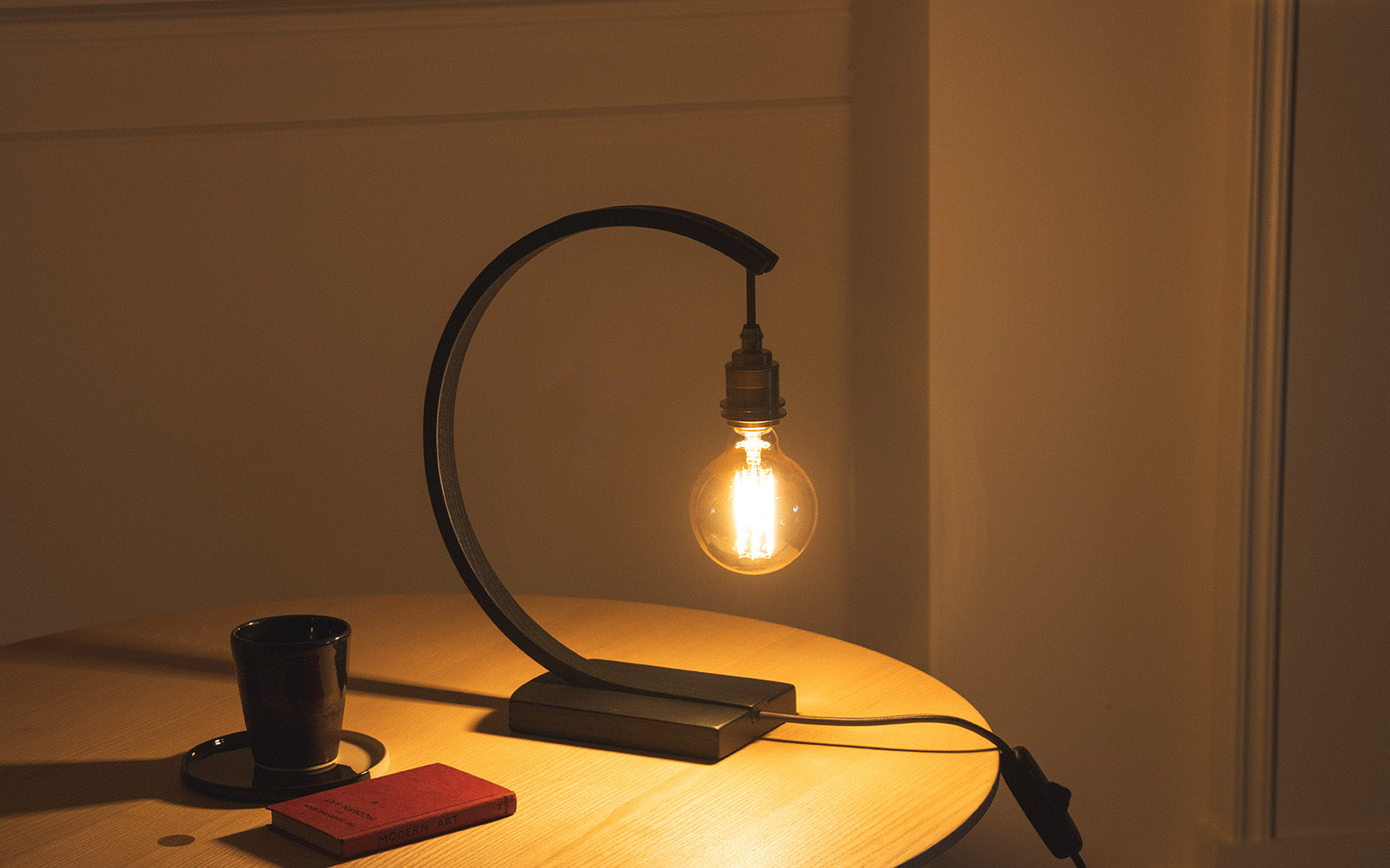 Noctis Hanter Table Light