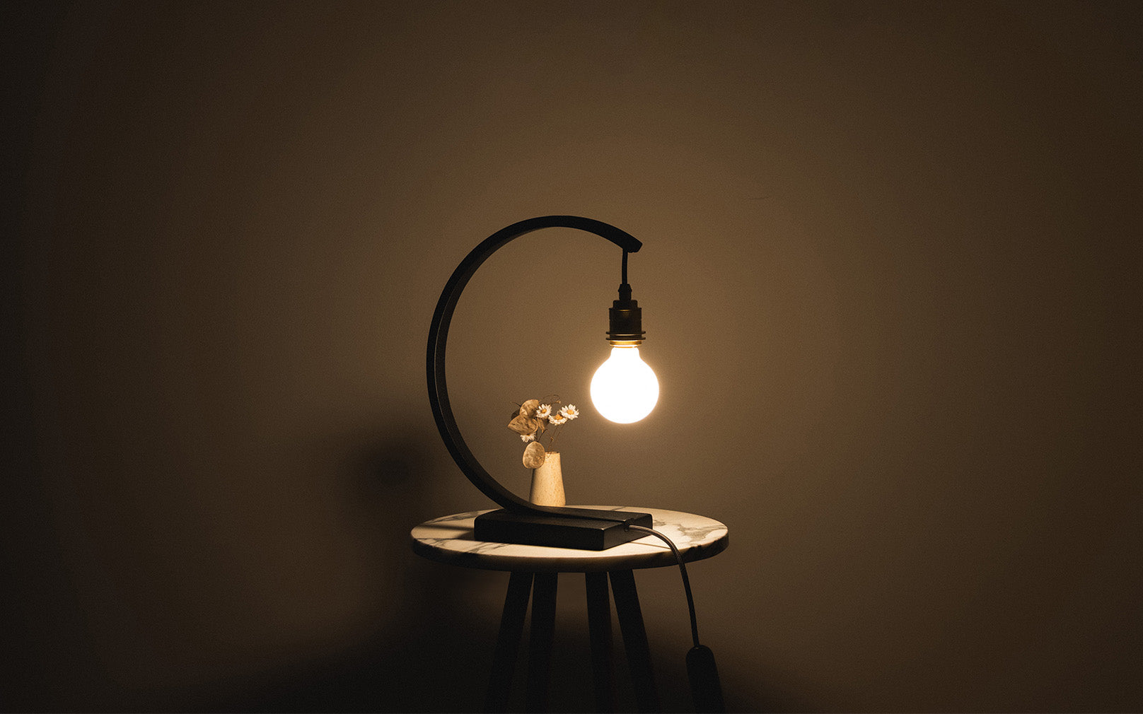 Noctis Hanter Table Light