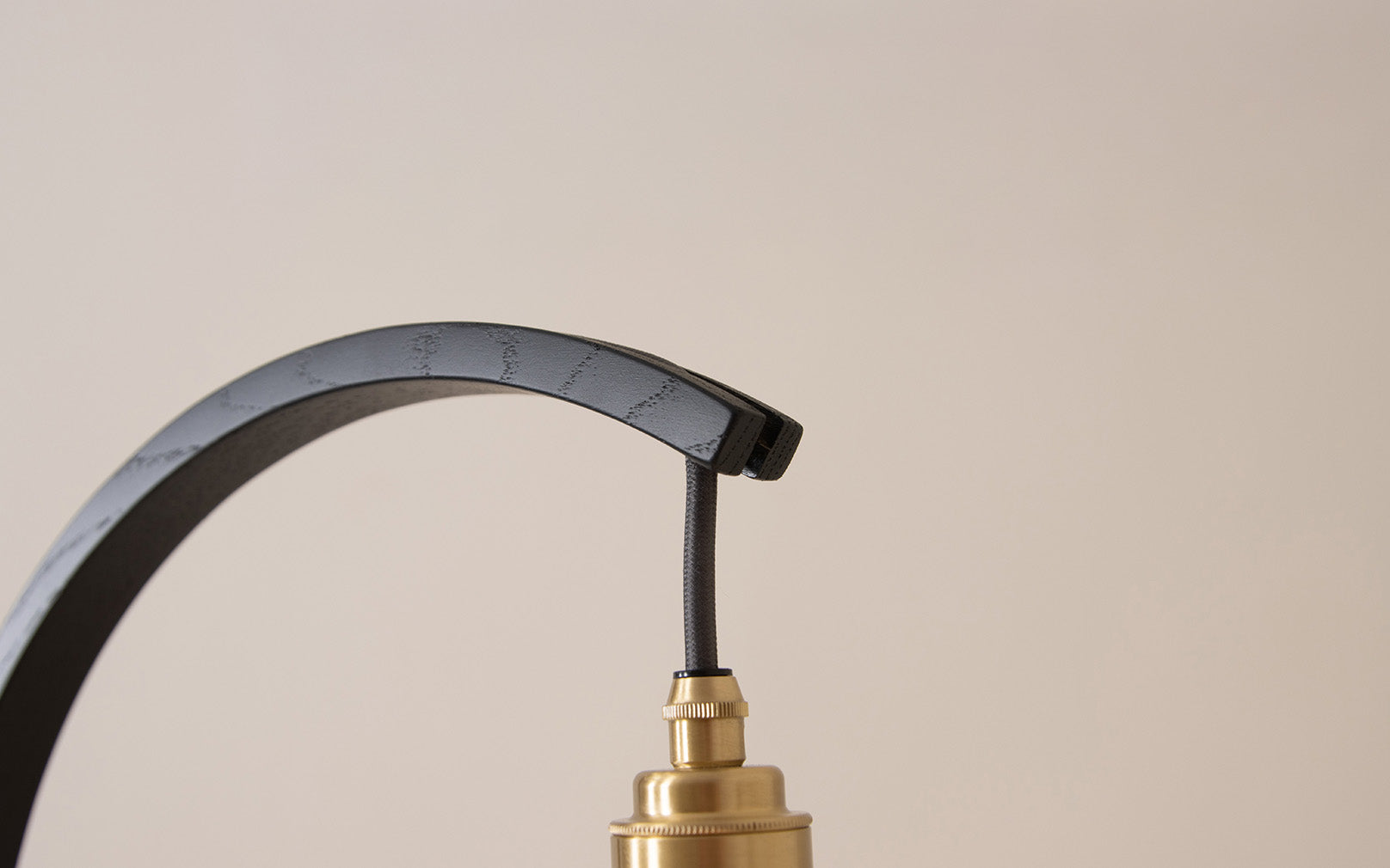 Noctis Hanter Table Light