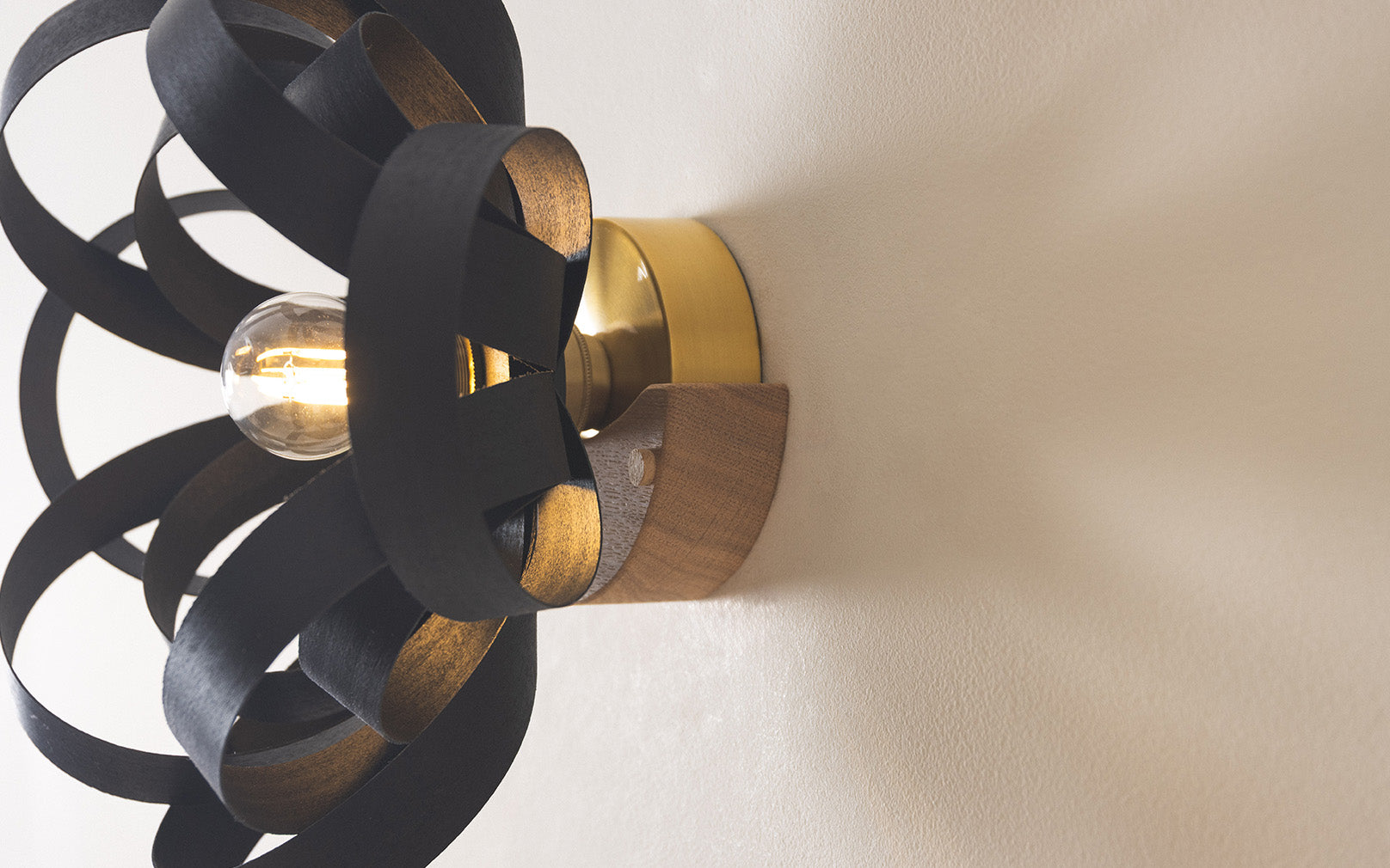 Noctis Skipper Wireless Wall Light