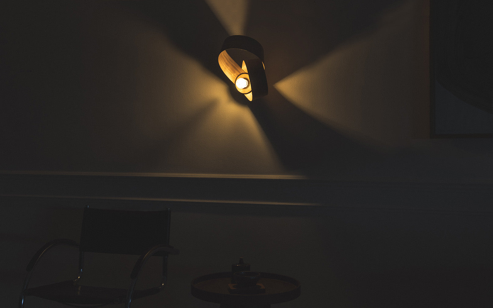 Verso Wireless Wall Light