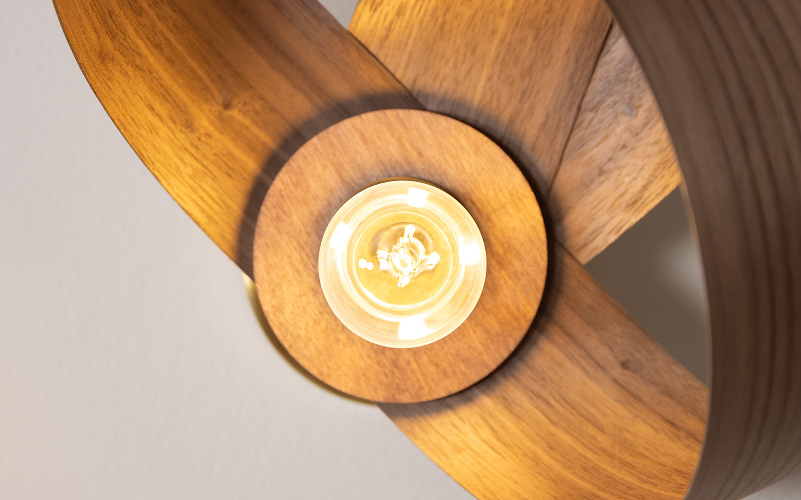 Verso Wireless Wall Light
