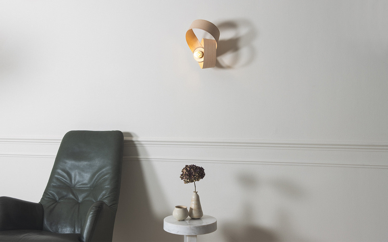 Verso Wireless Wall Light