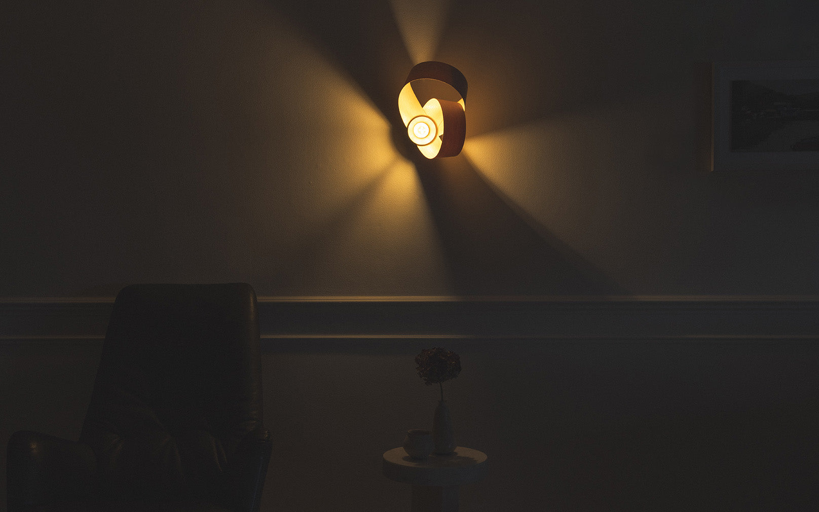 Verso Wireless Wall Light