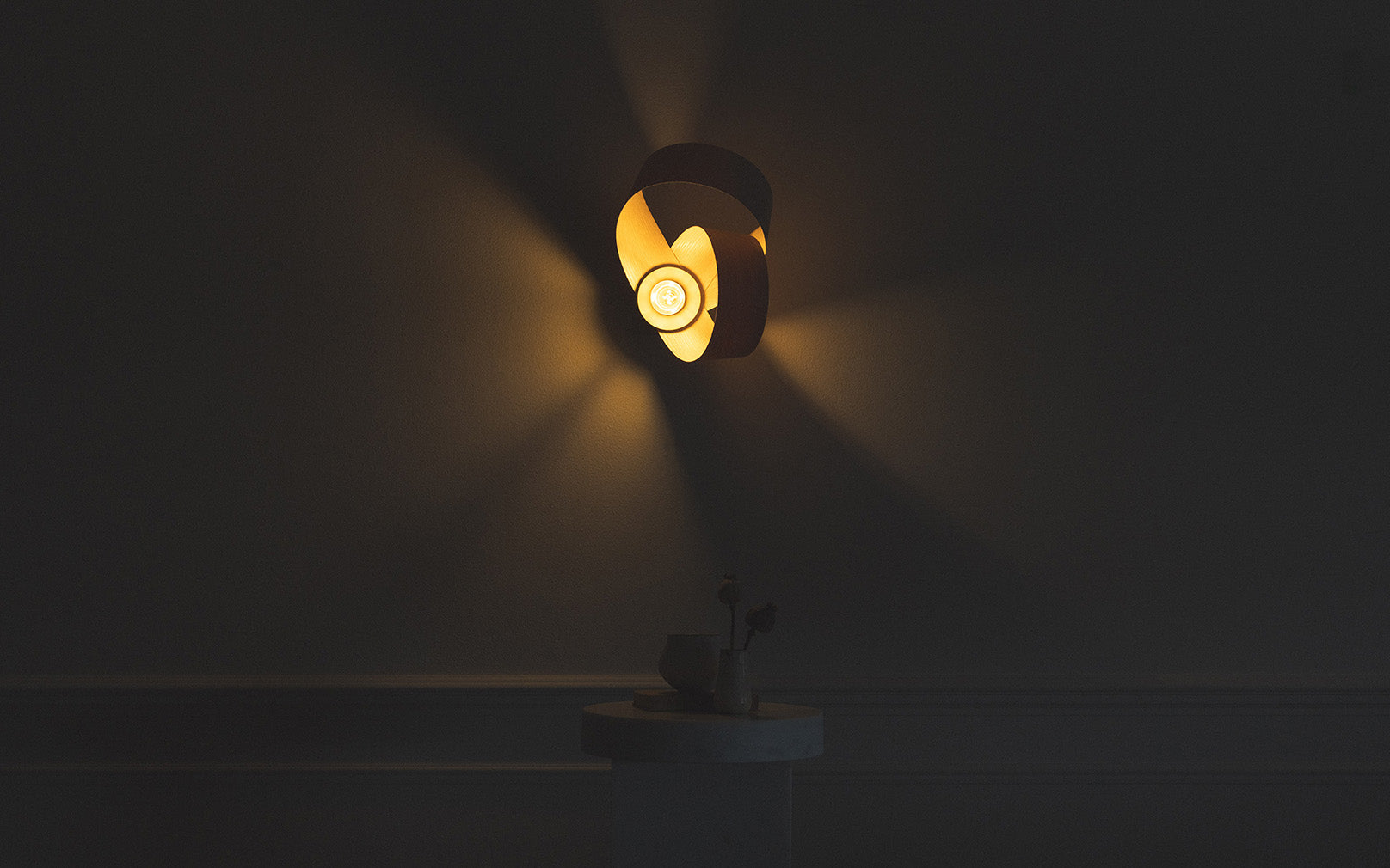 Verso Wireless Wall Light