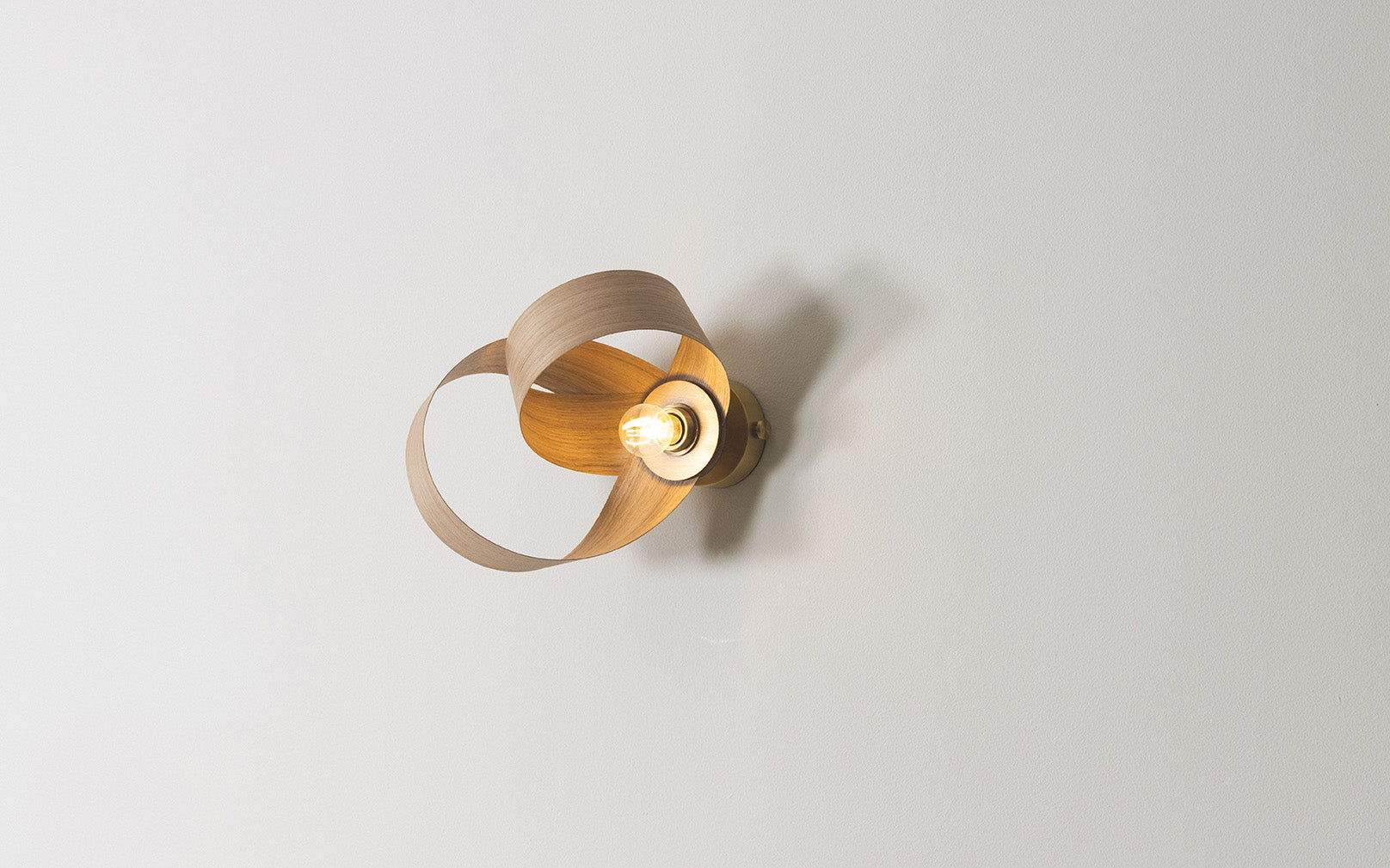 Verso Wireless Wall Light