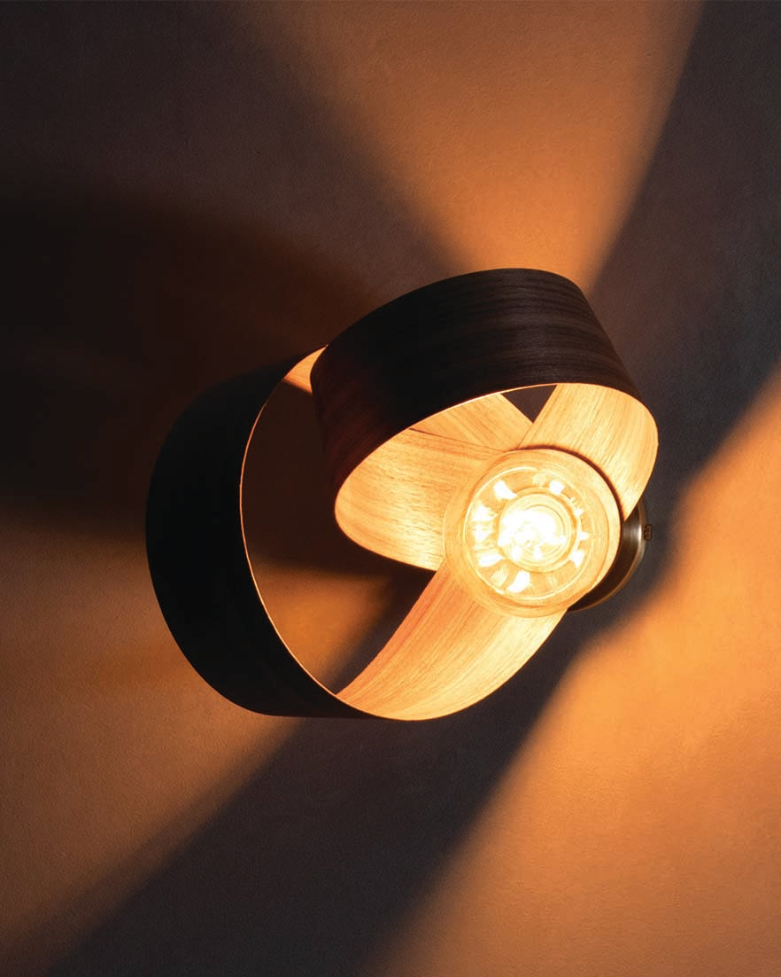 Verso Wall Light