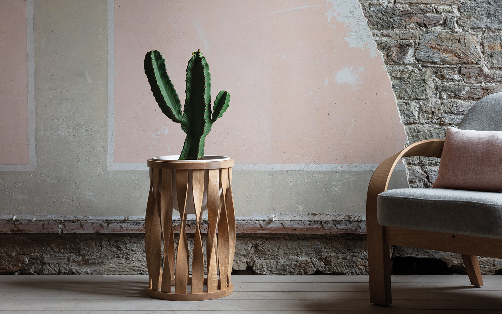 Merryn Floor Standing Planter